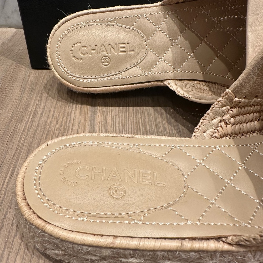 CHANEL Women's Beige and Black Espadrille Mules - Picture 11 of 15